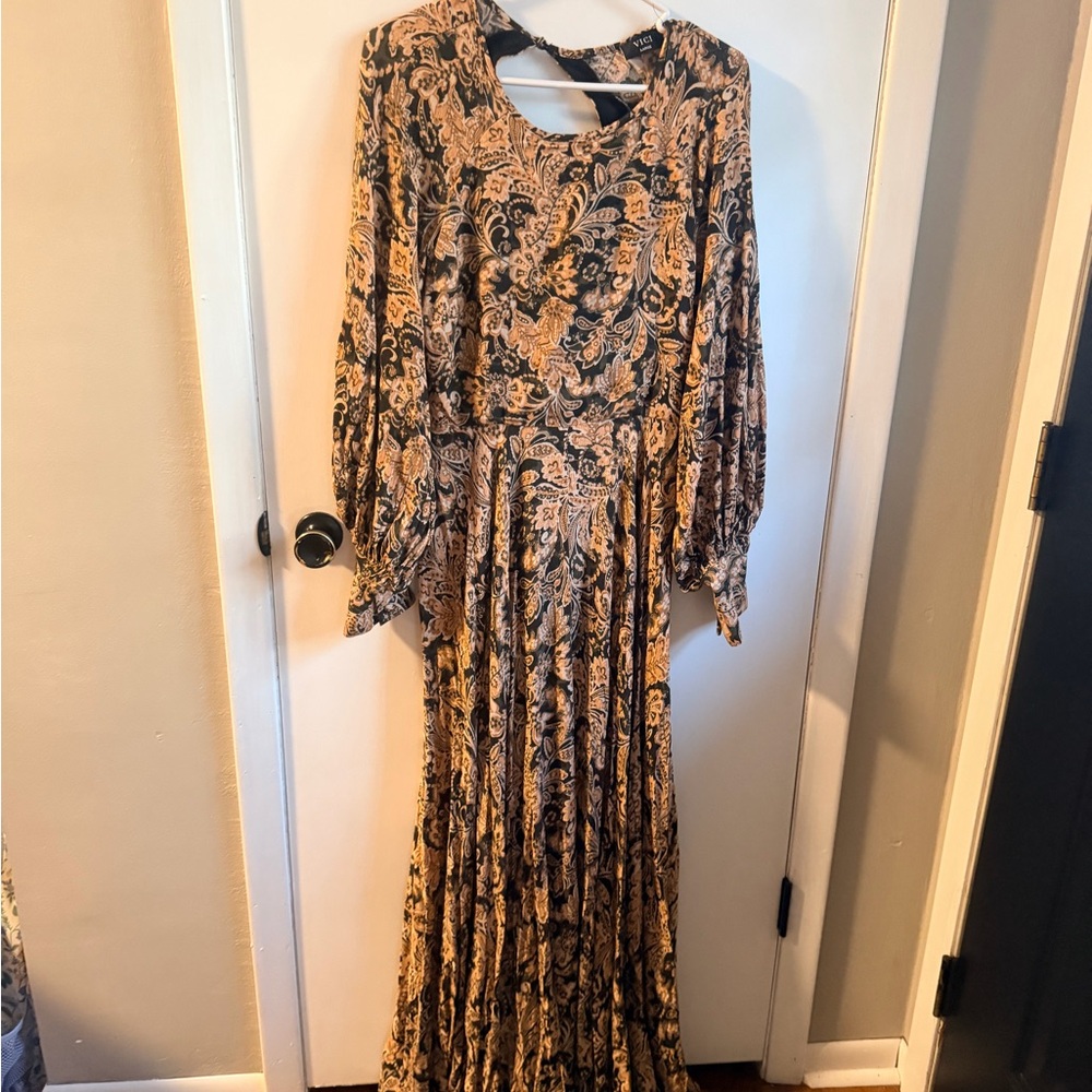Long Sleeve Black and Tan Paisley Maxi Dress